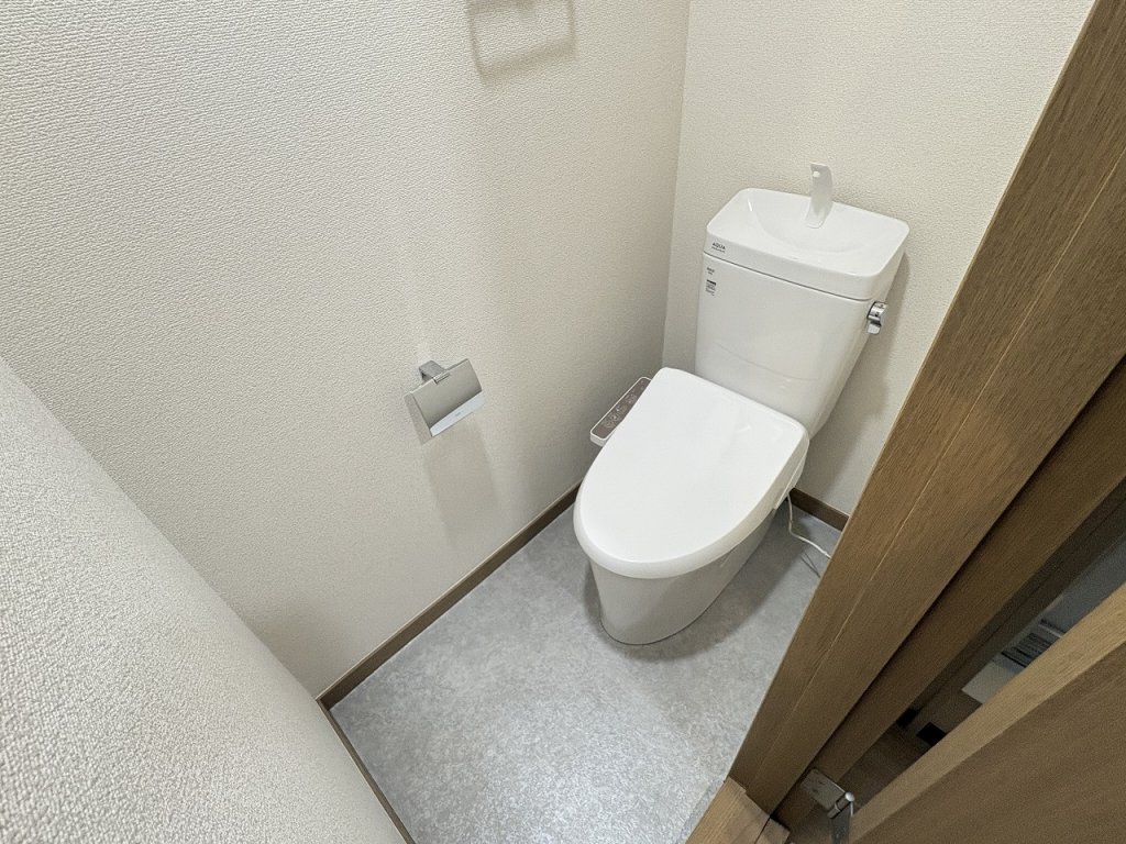 トイレ　トイレも新品　ウォシュレット完備