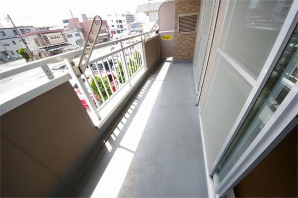 バルコニー　類似室内