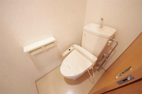 トイレ　類似室内