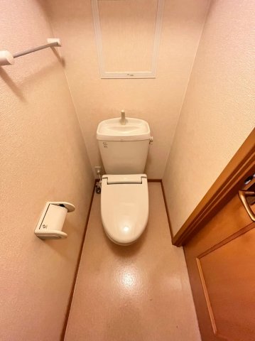 トイレ　画像は別号室。ご参考にどうぞ