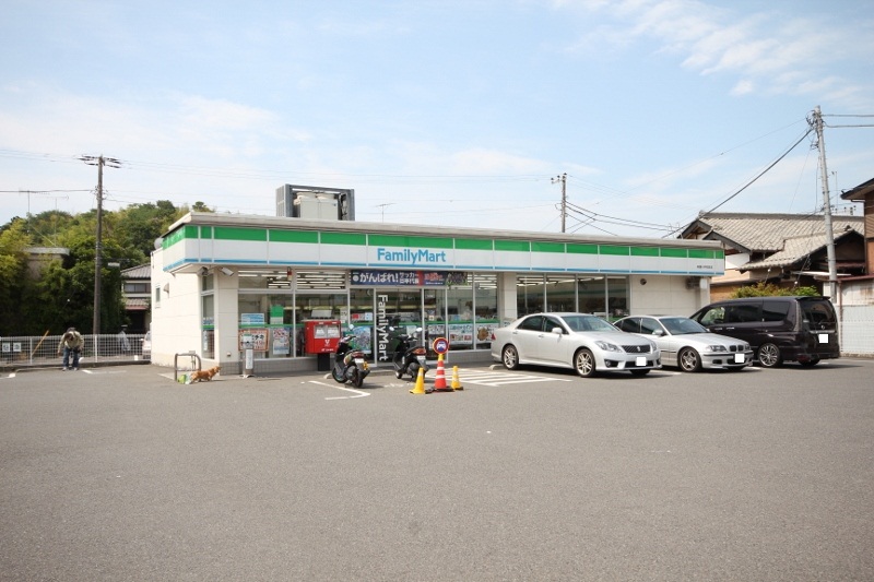 コンビニ　ファミリーマート（コンビニ）まで315m