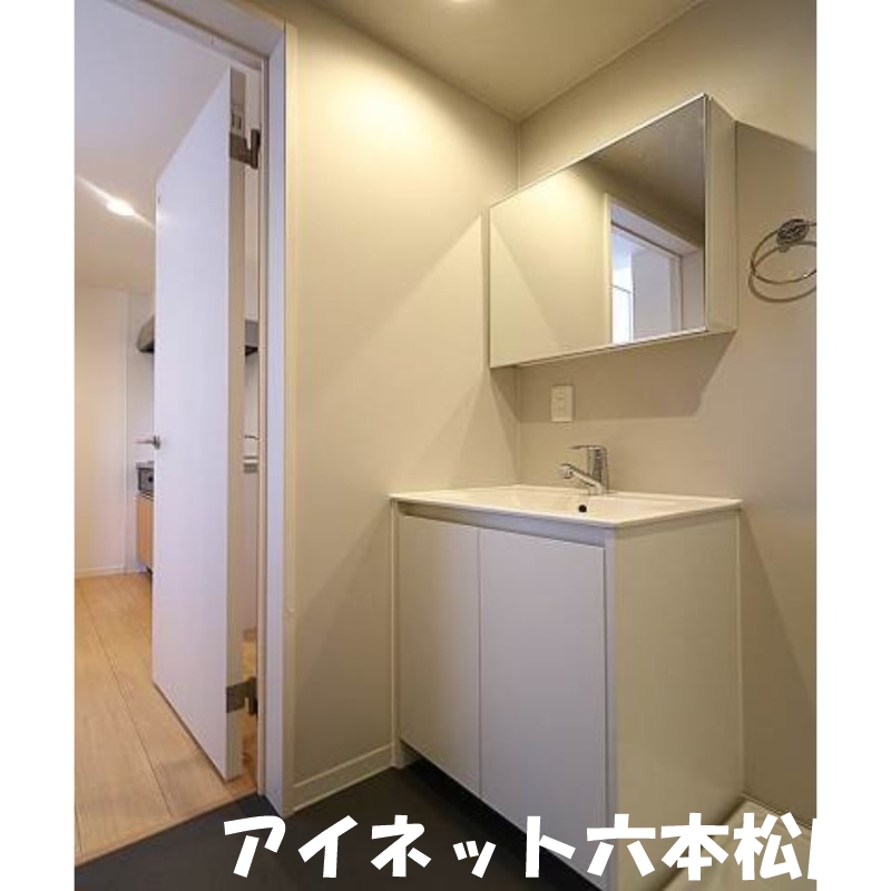 洗面設備　朝の支度はこちらでどうぞ。