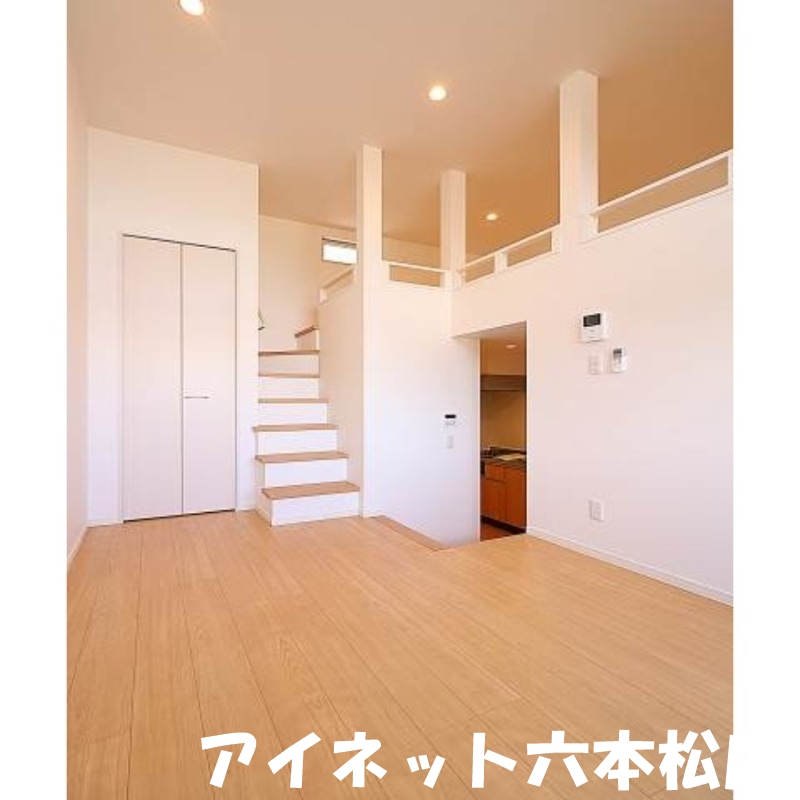 居室・リビング　広々としたリビングですね。