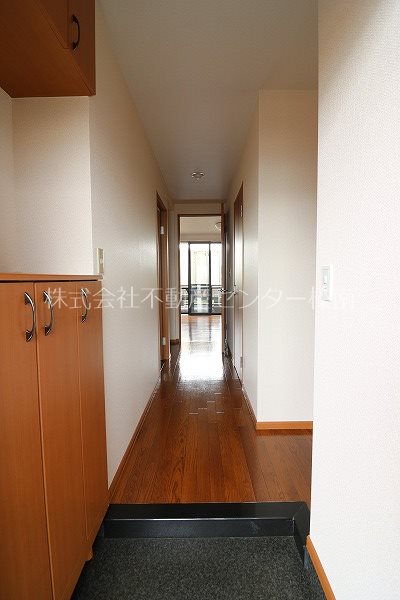 玄関　別部屋画像です