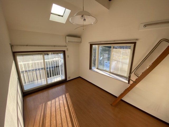 居室・リビング　２面採光の明るいお部屋です。