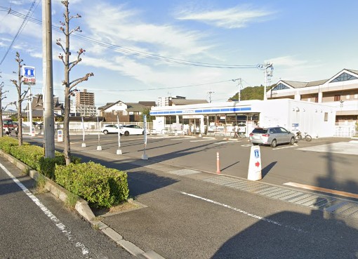 コンビニ　ローソン倉敷東富井店（コンビニ）まで566m