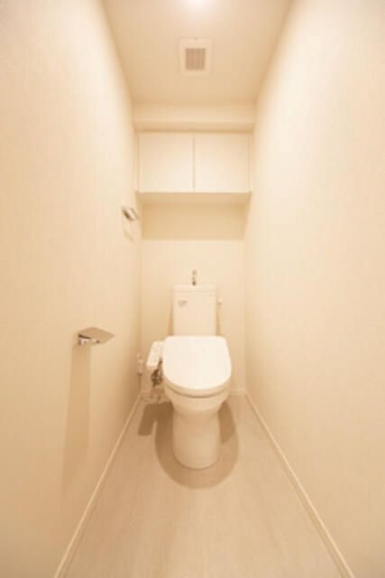 トイレ　※写真は同タイプ住戸です。