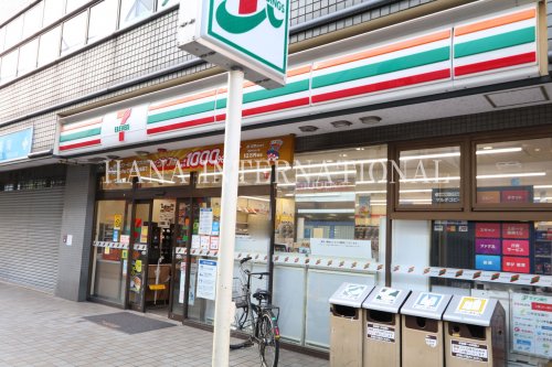 コンビニ　セブンイレブン（コンビニ）まで574m