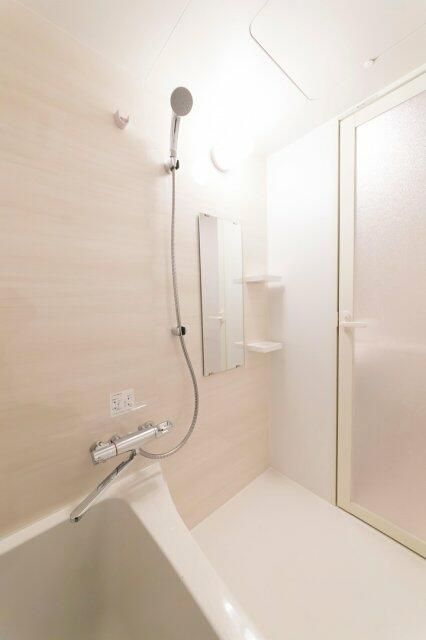 バス・シャワールーム　写真は同タイプ住居です。