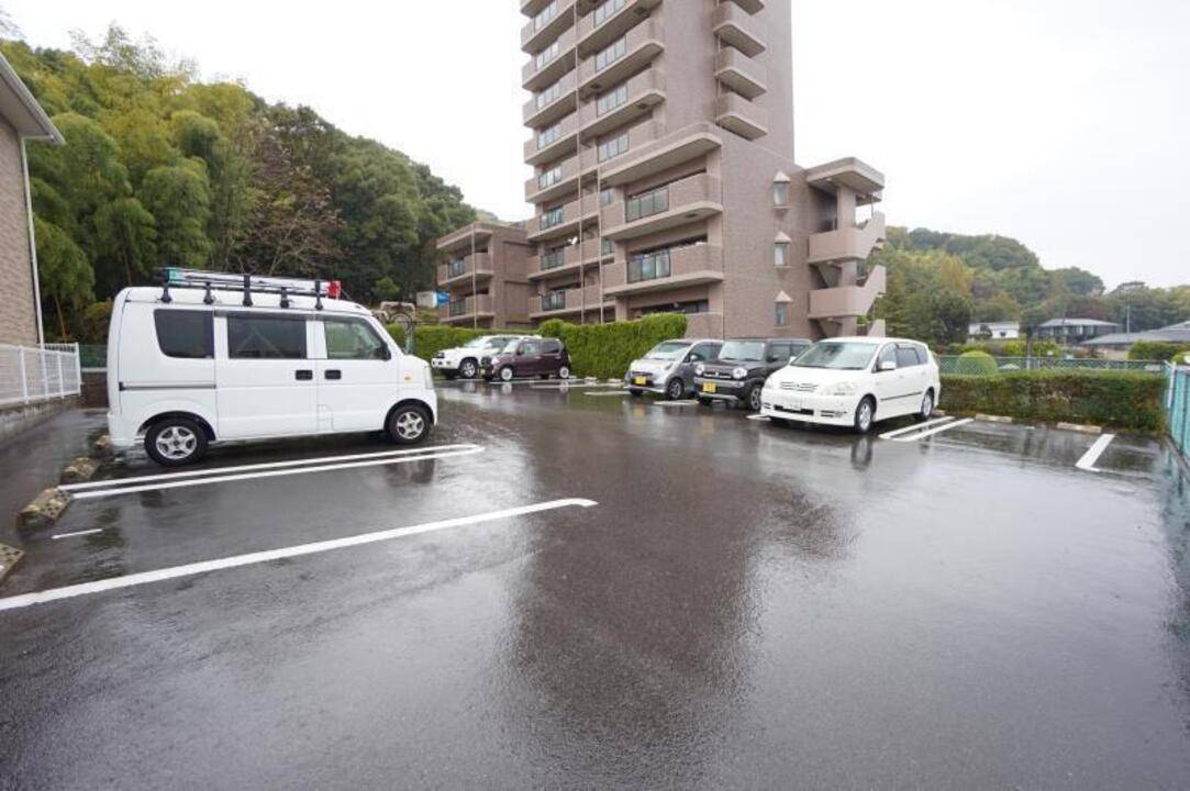 駐車場　駐車場