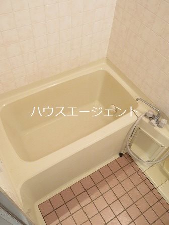 バス・シャワールーム　ゆったりお風呂です。疲れもしっかりとれますね。※参考画像
