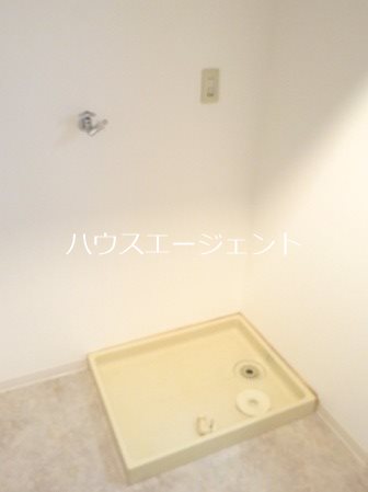 その他　脱衣所には、室内洗濯機置き場もごございます。※参考画像