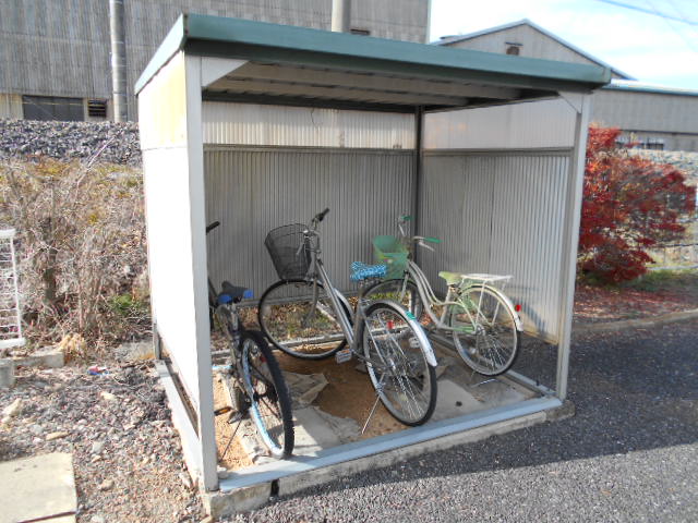駐車場　駐輪場（共用）完備