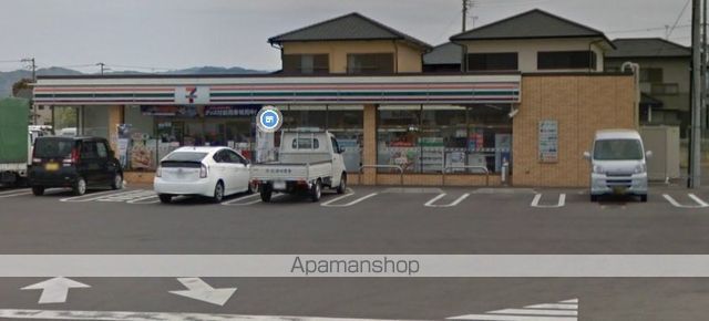 コンビニ　セブンイレブン（コンビニ）まで976m