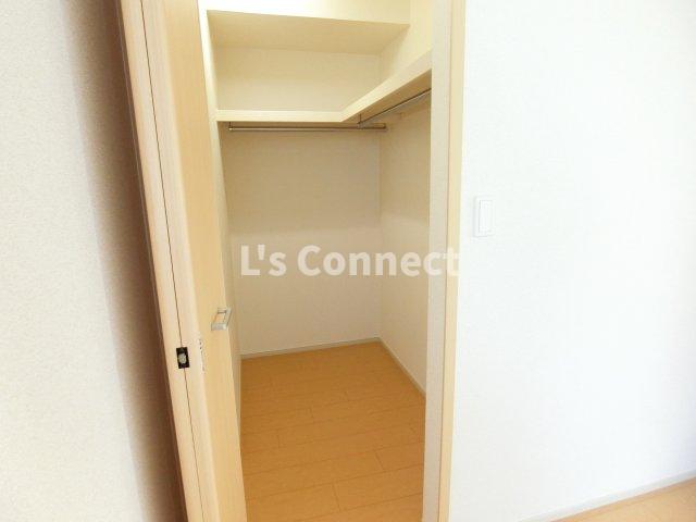 収納　ウォークインクローゼットでお荷物もすっきり収納。