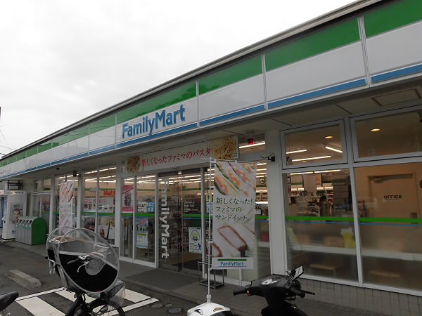 コンビニ　ファミリーマート（コンビニ）まで335m