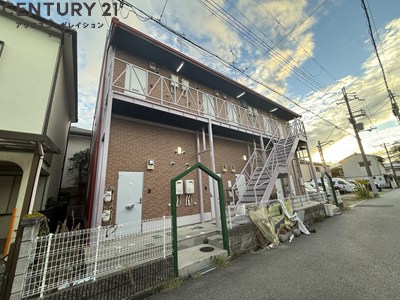 建物外観　茶色のシックな建物です♪