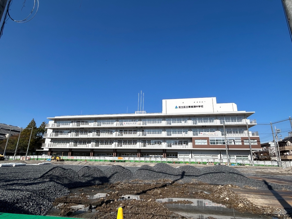 中学校　足立区立東綾瀬中学校（中学校）まで219m