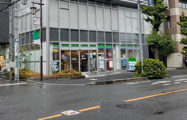 コンビニ　ファミリーマート南浦和駅西口店（コンビニ）まで650m