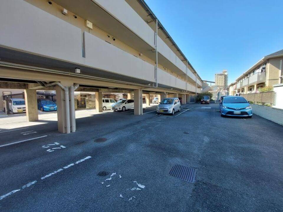 駐車場　駐車場