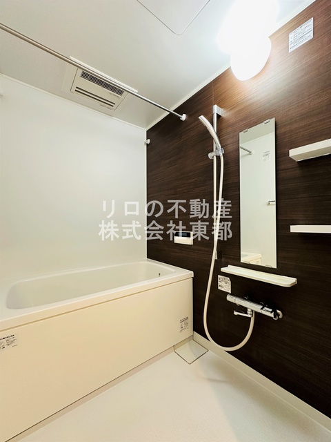 バス・シャワールーム　アクセントパネル仕様なので、オシャレなバスルームです♪