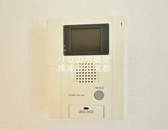 セキュリティ　来訪者の姿を確認できるＴＶモニター付インターホン設置済です！
