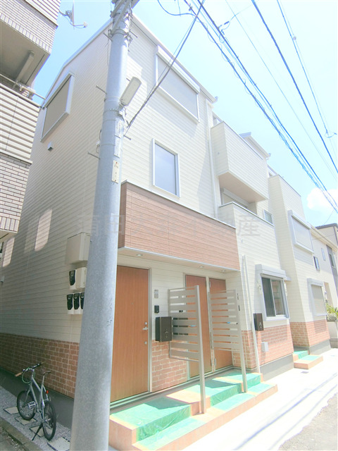 建物外観　2024年8月築　木造地上3階建て　東京都大田区蒲田1丁目
