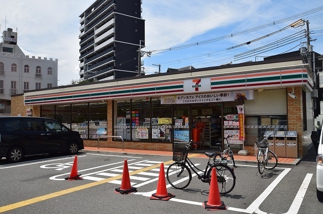コンビニ　セブンイレブン（コンビニ）まで190m