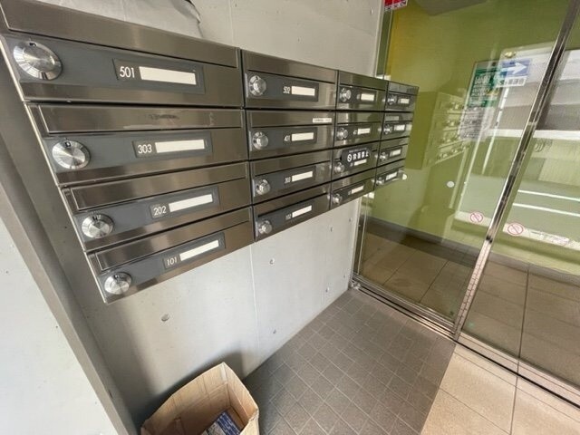 エントランス　メールボックスです
