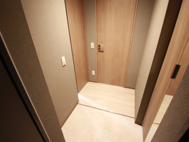 玄関　※別号室の参考写真です。