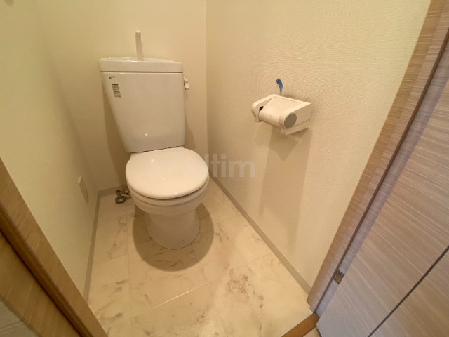 トイレ　違うお部屋の写真です。ご参考までに