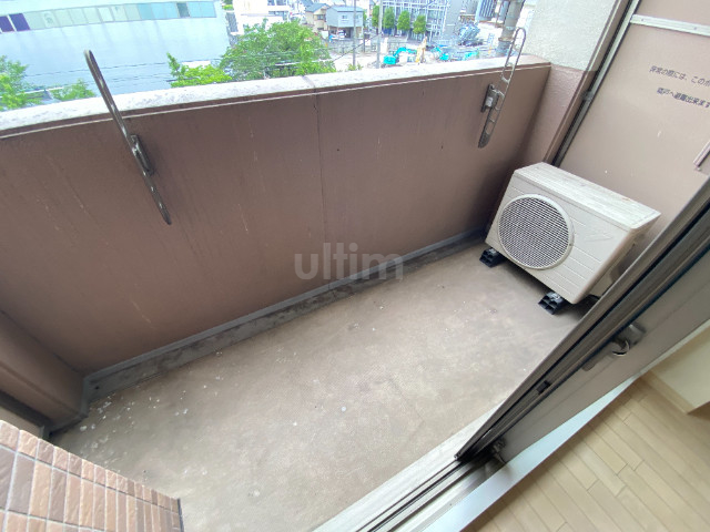 バルコニー　違うお部屋の写真です。ご参考までに