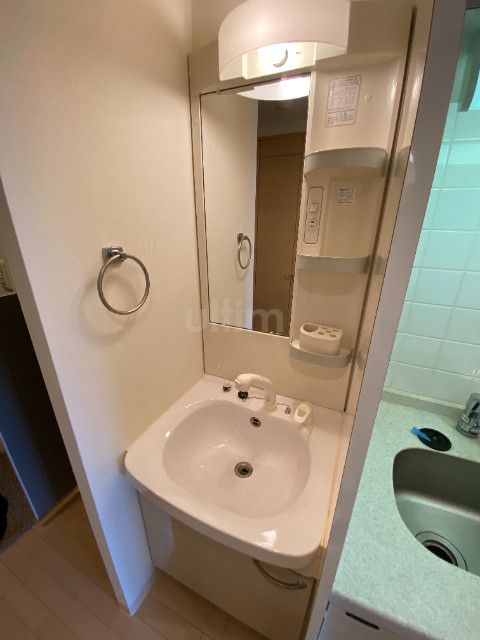 洗面設備　違うお部屋の写真です。ご参考までに