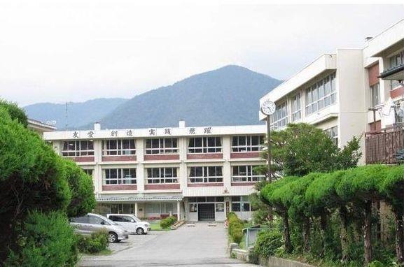 中学校　明見中学校（中学校）まで500m
