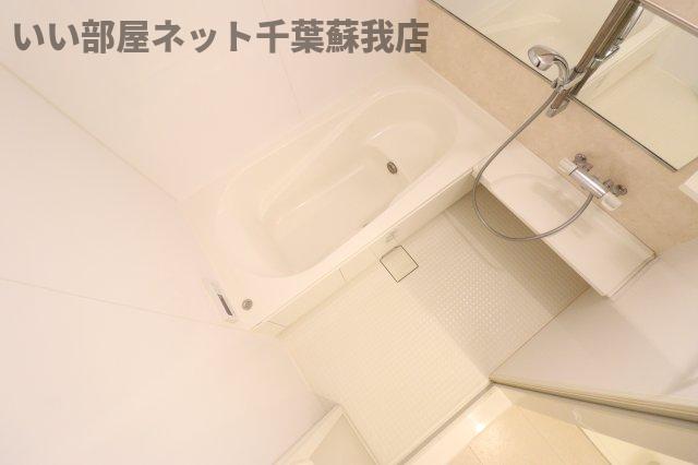 バス・シャワールーム　コンパクトで使いやすいお風呂です