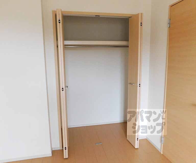 収納　丈の長い洋服もすっきりと！