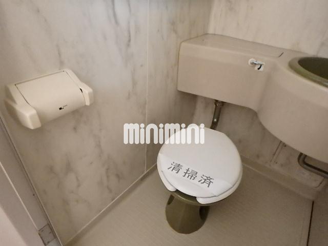 トイレ　室内写真です。
