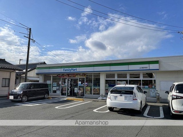 コンビニ　ファミリーマート（コンビニ）まで400m