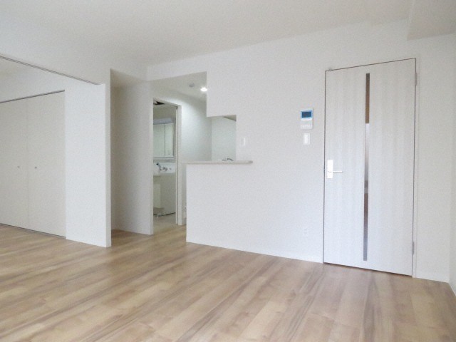 居室・リビング　キレイな内装のお部屋です。