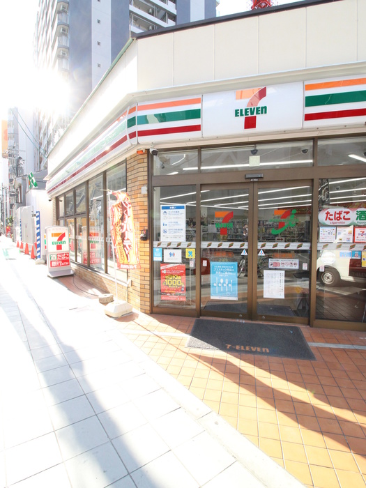 コンビニ　セブンイレブン（コンビニ）まで208m