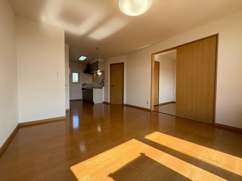 居室・リビング　広くてキレイなお部屋が広がっていて、充実した生活が送れそう。