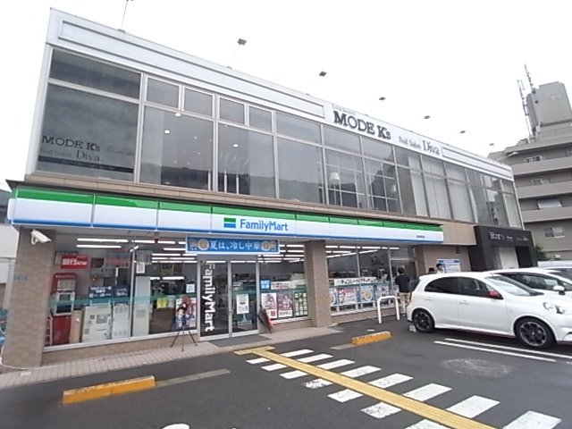 コンビニ　ファミリーマート　宝塚栄町店（コンビニ）まで221m