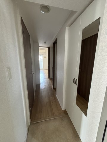 フォレストガーデン成育IIの玄関写真