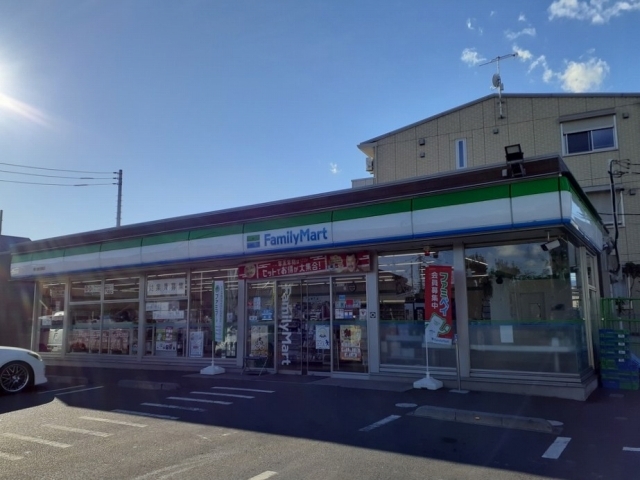 コンビニ　ファミリーマート（コンビニ）まで230m