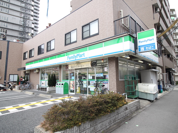 コンビニ　ファミリーマート（コンビニ）まで226m