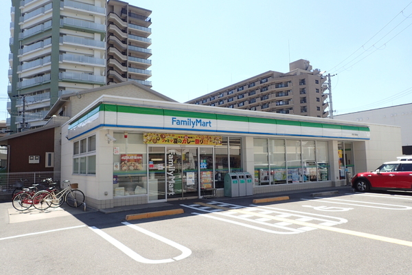 コンビニ　ファミリーマート堺津久野町店（コンビニ）まで587m