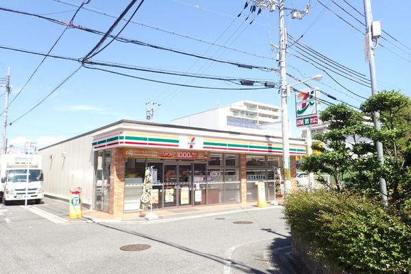 コンビニ　セブンイレブン堺津久野駅前店（コンビニ）まで535m