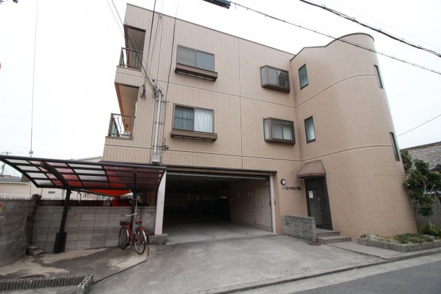 ロイヤル八尾の外観写真