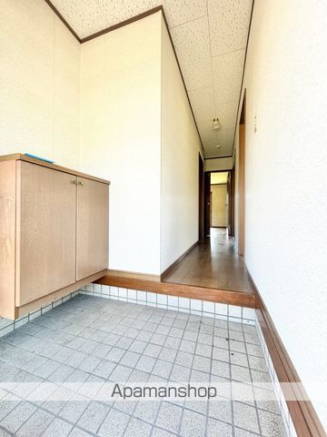 サンヒルズ春出の玄関写真