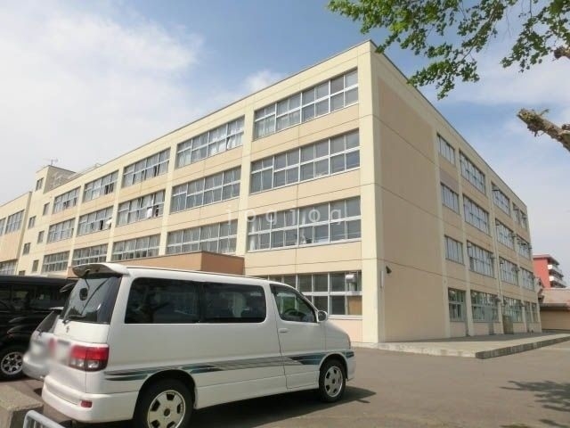 その他　札幌市立新川中学校（その他）まで377m